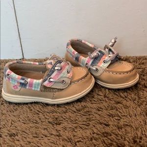 Toddler girl’s Sperry shoe